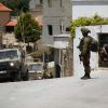 الاحتلال يعتقل شقيقين بعد محاصرة منزليهما في الرام شمال القدس