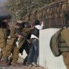 الاحتلال يشن حملة اعتقالات ومداهمات بالضفة والقدس