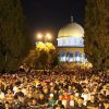 الآلاف يؤدون صلاة العشاء والتراويح في المسجد الأقصى